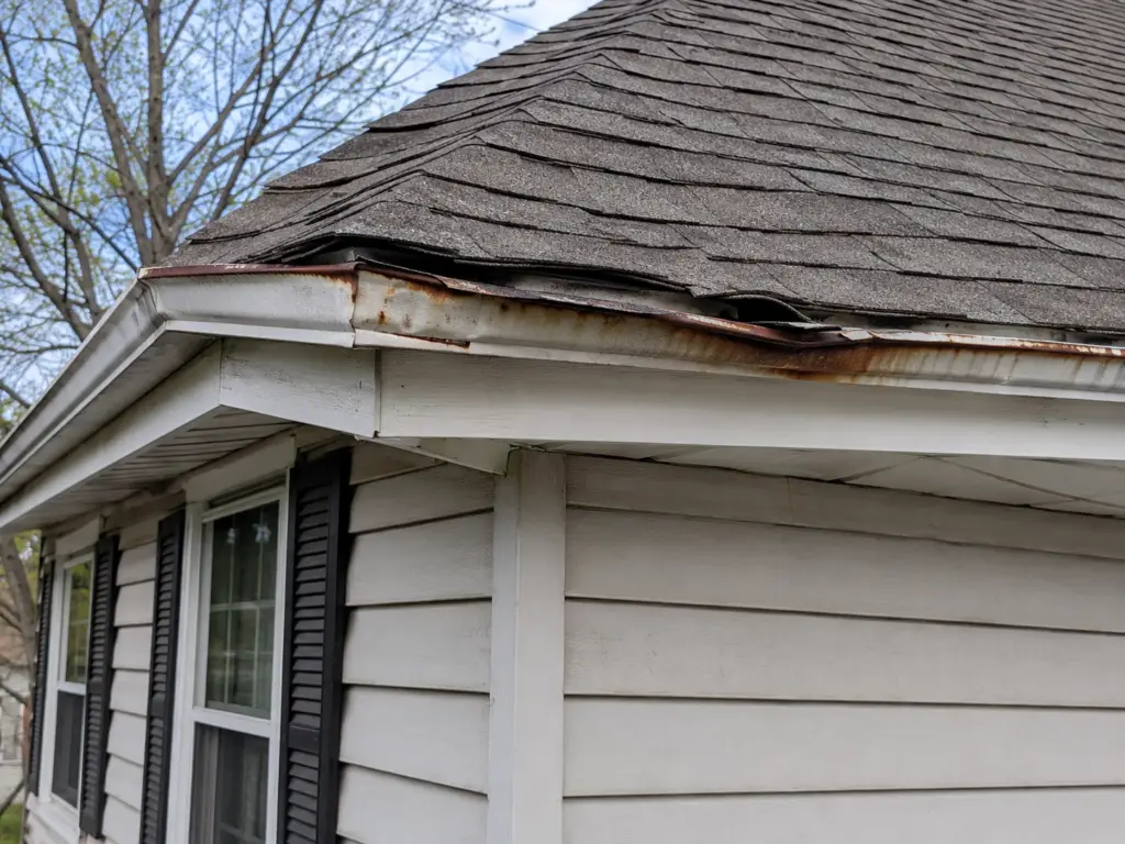 roof edge damage signs